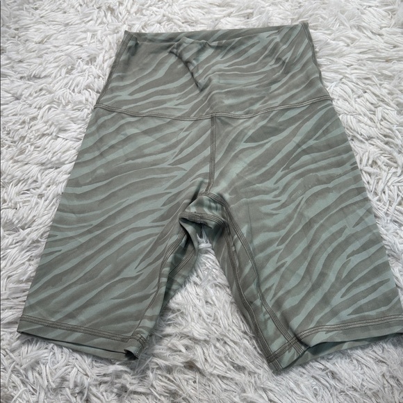 Lululemon Align Short 8" Le Tigre Camo Green Fern Multi - Picture 1 of 5